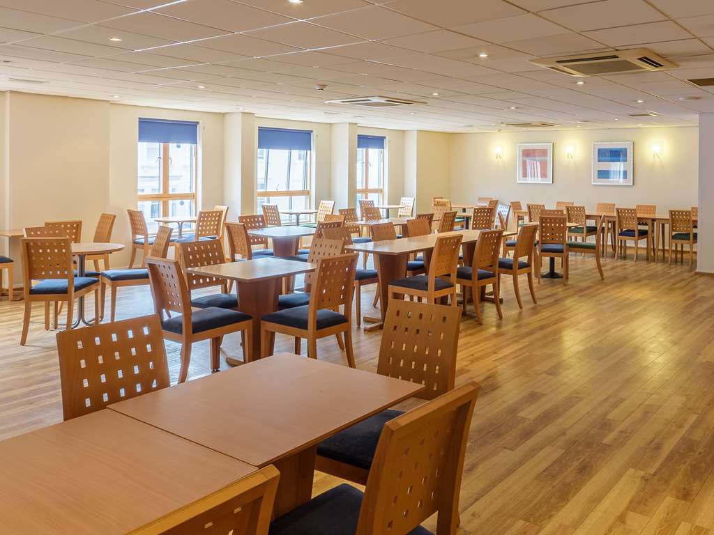 Travelodge York Central Micklegate Ресторант снимка